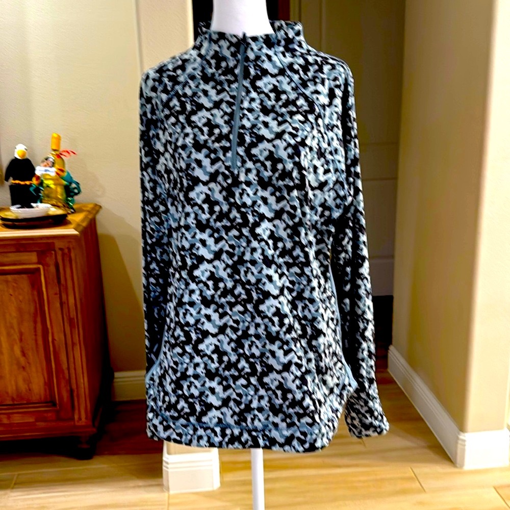Camouflage Half-Zip Pullover/faux square button front pocket